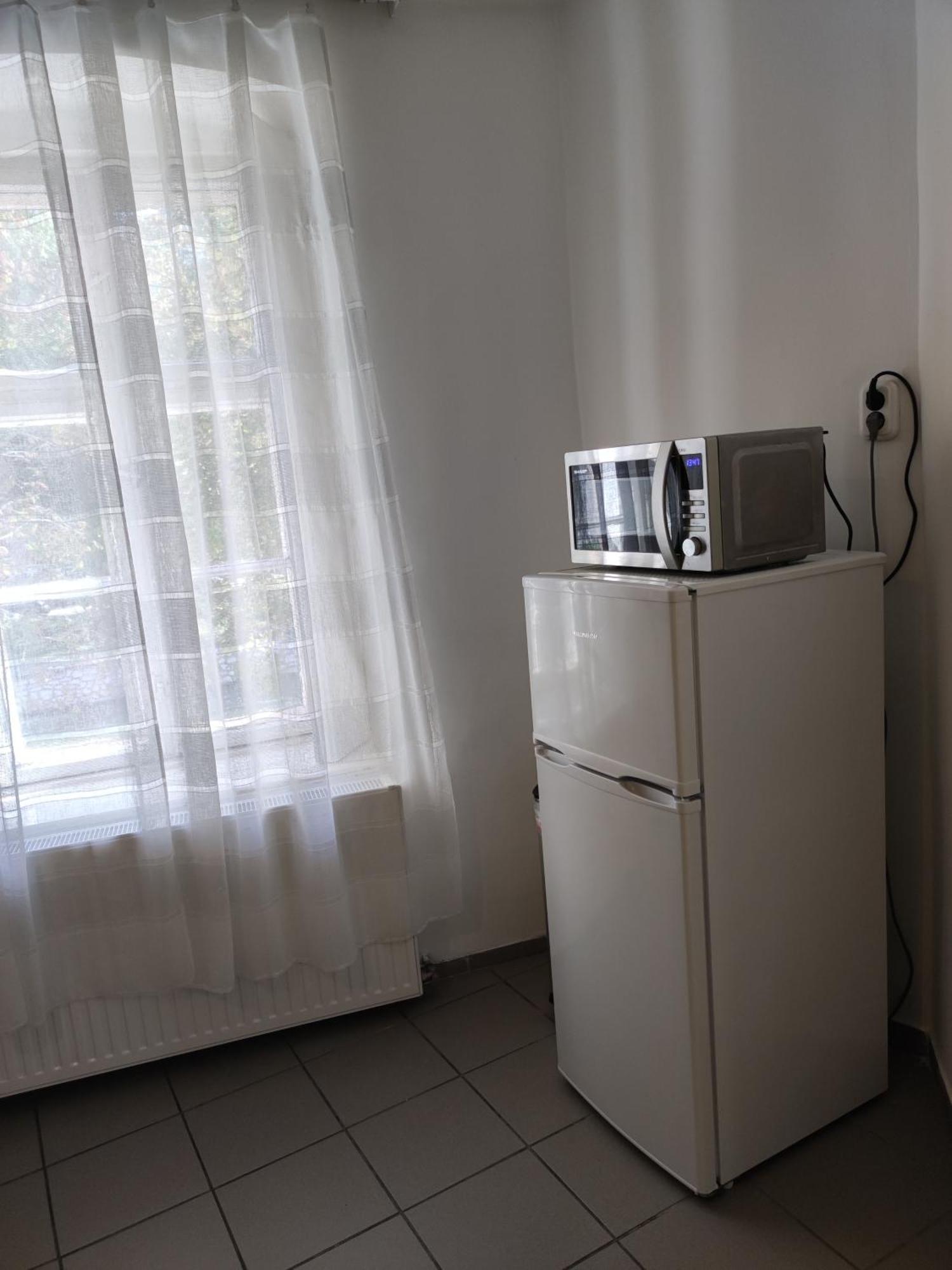 Varalja Vendeghaz Tata Buitenkant foto