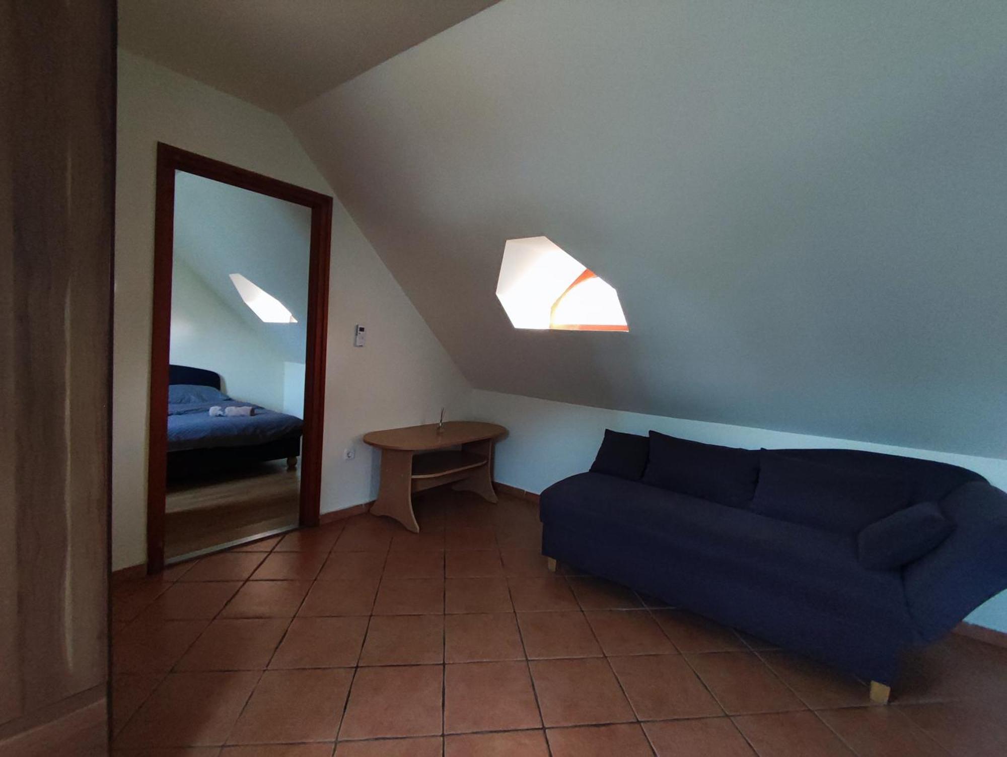 Varalja Vendeghaz Tata Kamer foto
