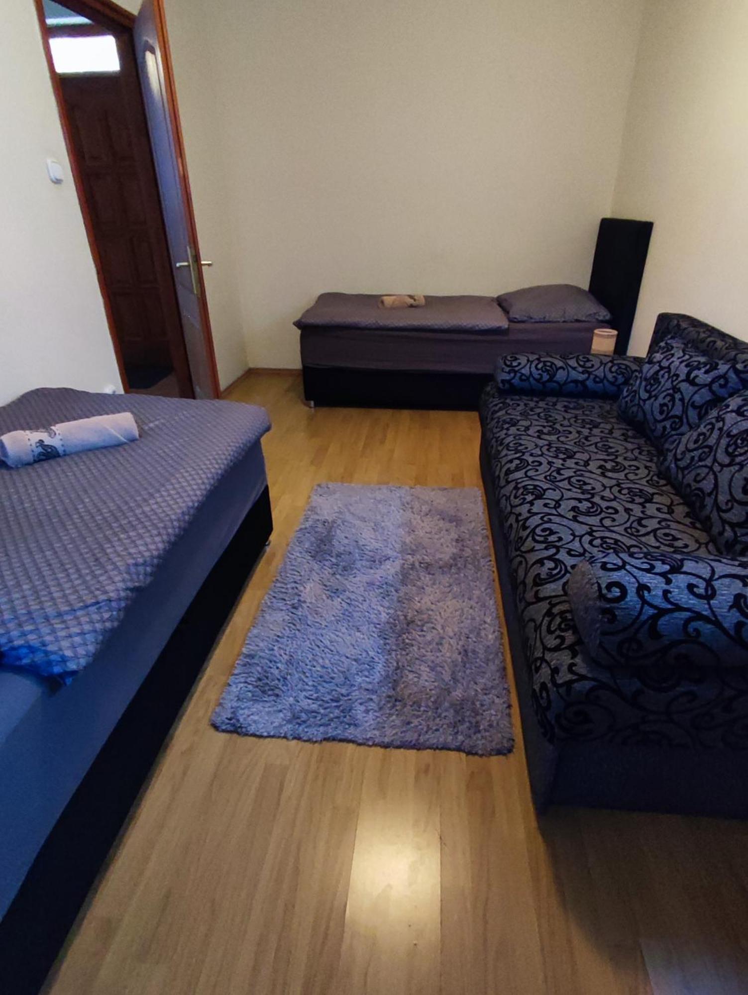Varalja Vendeghaz Tata Kamer foto